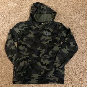 UA boys size Large Camo 1/4 Zip Sweatshirt